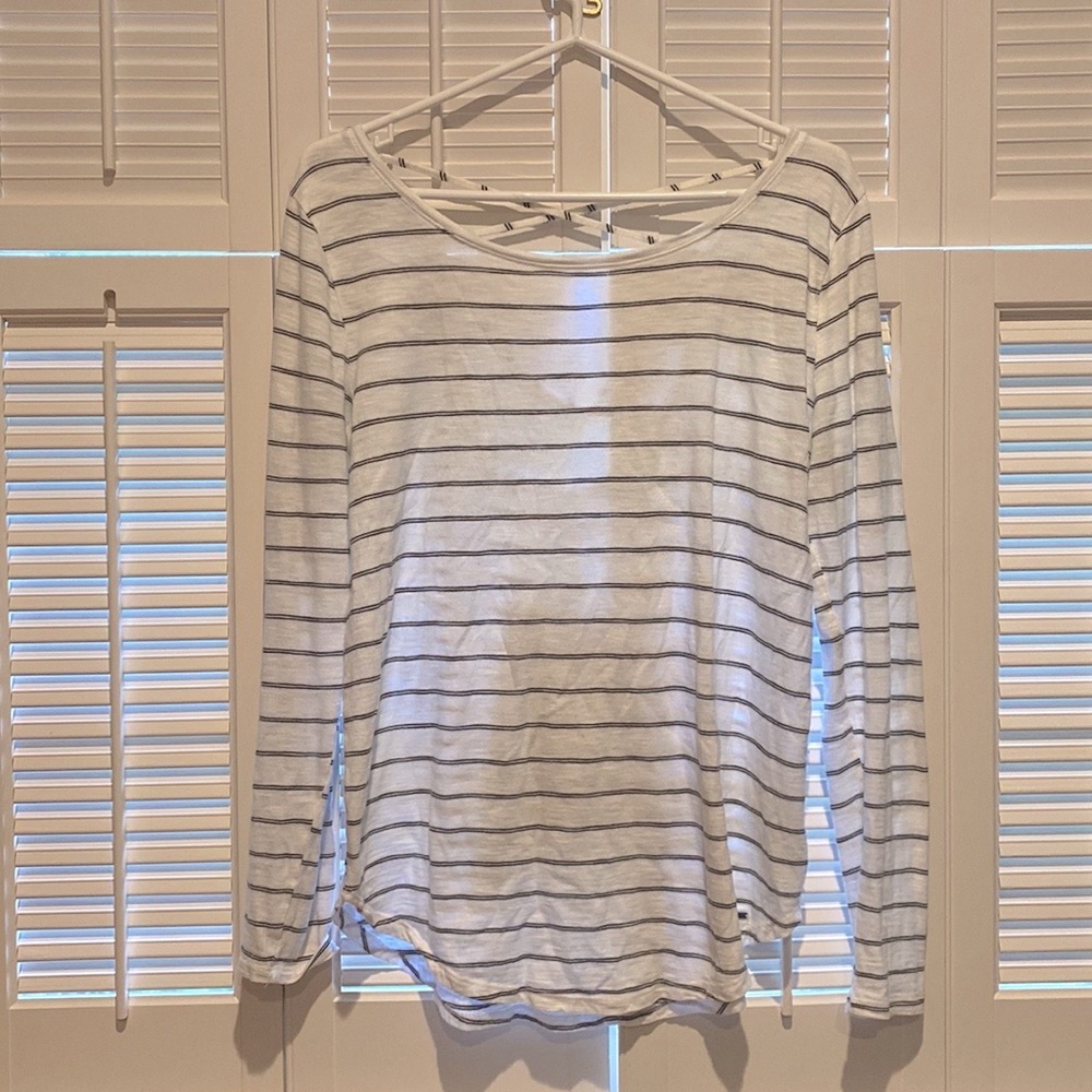 Hollister Must Have tee- size L